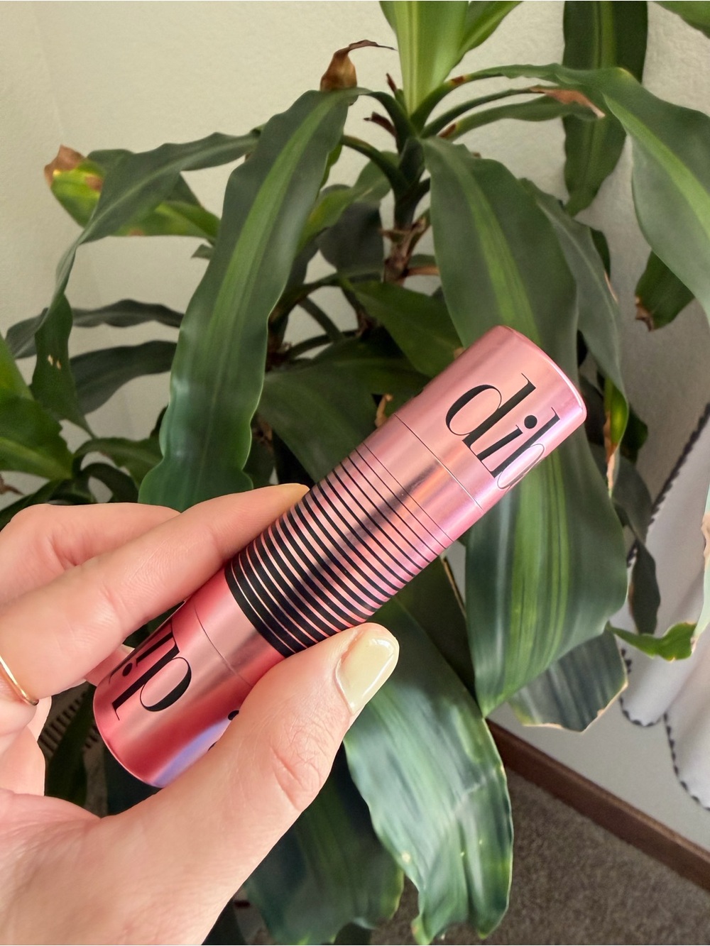 Dibs beauty glowtour in shade Moondust